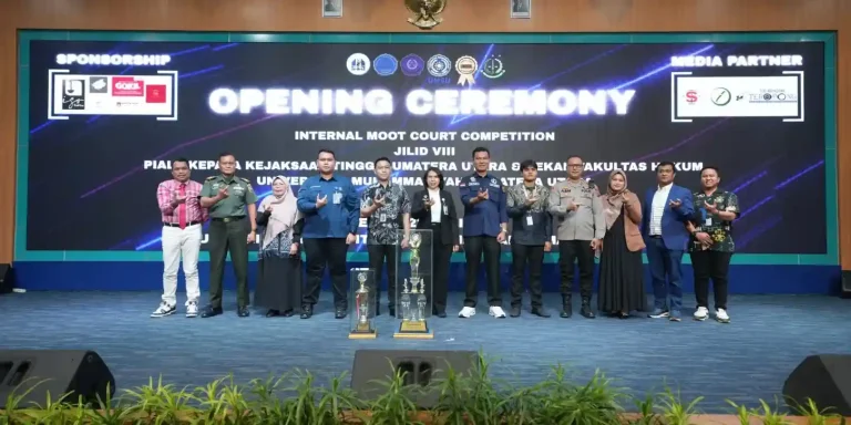 Jajaran Dekanat Fahum UMSU bersama para dosen dan tamu undangan serta narasumber FGD dalam open ceremony IMCC Jilid VIII