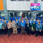 WR I Prof Dr Muhammad Arifin SH MHum dan Dekan Fahum Dr Faisal SH MHum, WD I Dr Zainuddin SH MH, WD III Dr Atikah Rahmi SH MH bersama para dosen dan mahasiswa Fahum UMSU peserta KKN 2025