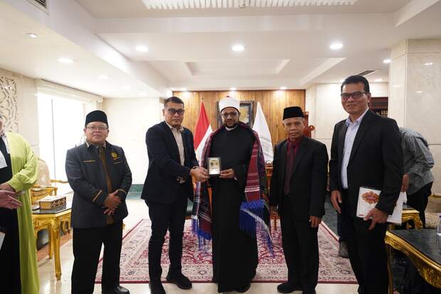 WR III UMSU Dr Rudianto bersama Dekan Fahum UMSU Dr Faisal dan Ketum PWM Sumut Prof Hasyimsyah saat kunjungi Mesir