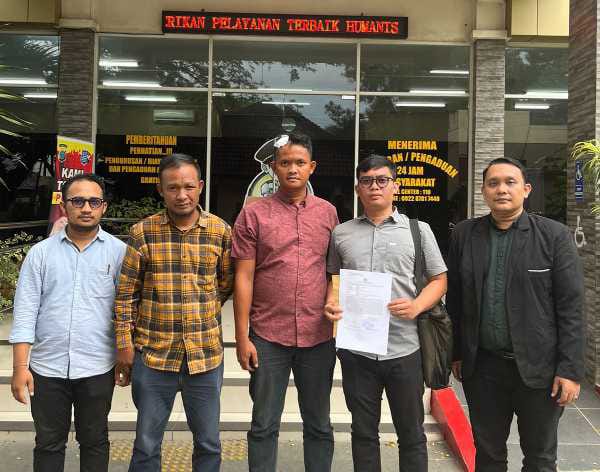 Korban bersama Tim Kuasa Hukum dari Law Firm Pencerah