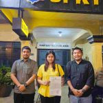 Irene Yolambok Siagian bersama penasehat hukumnya usai membuat laporan